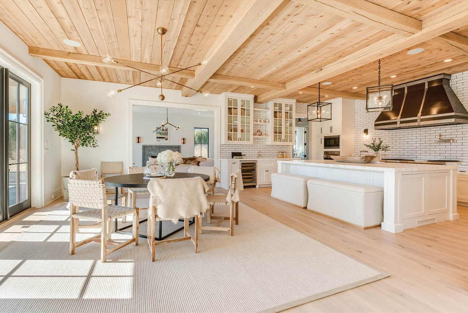 HEDGES LANE, SAGAPONACK